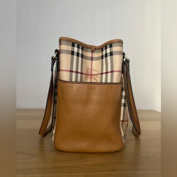 Burberry Tote Bag - Picture 3 of 16